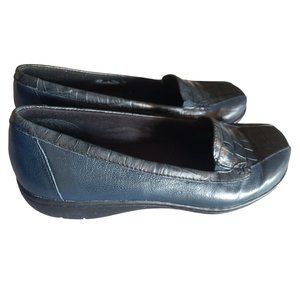 Clarks flats size 7MUS blue leather croc texture‎ top toe